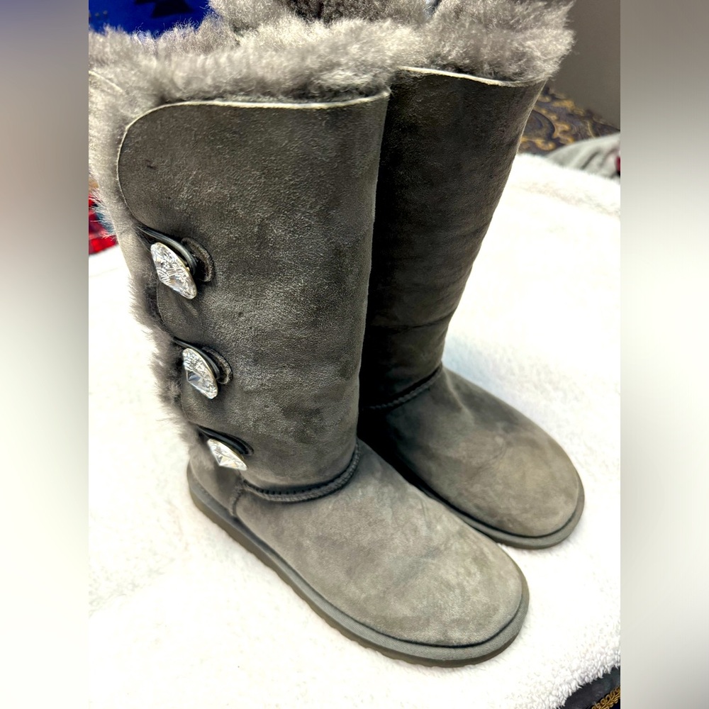 UGG women’s Bailey Button Bling Triplet